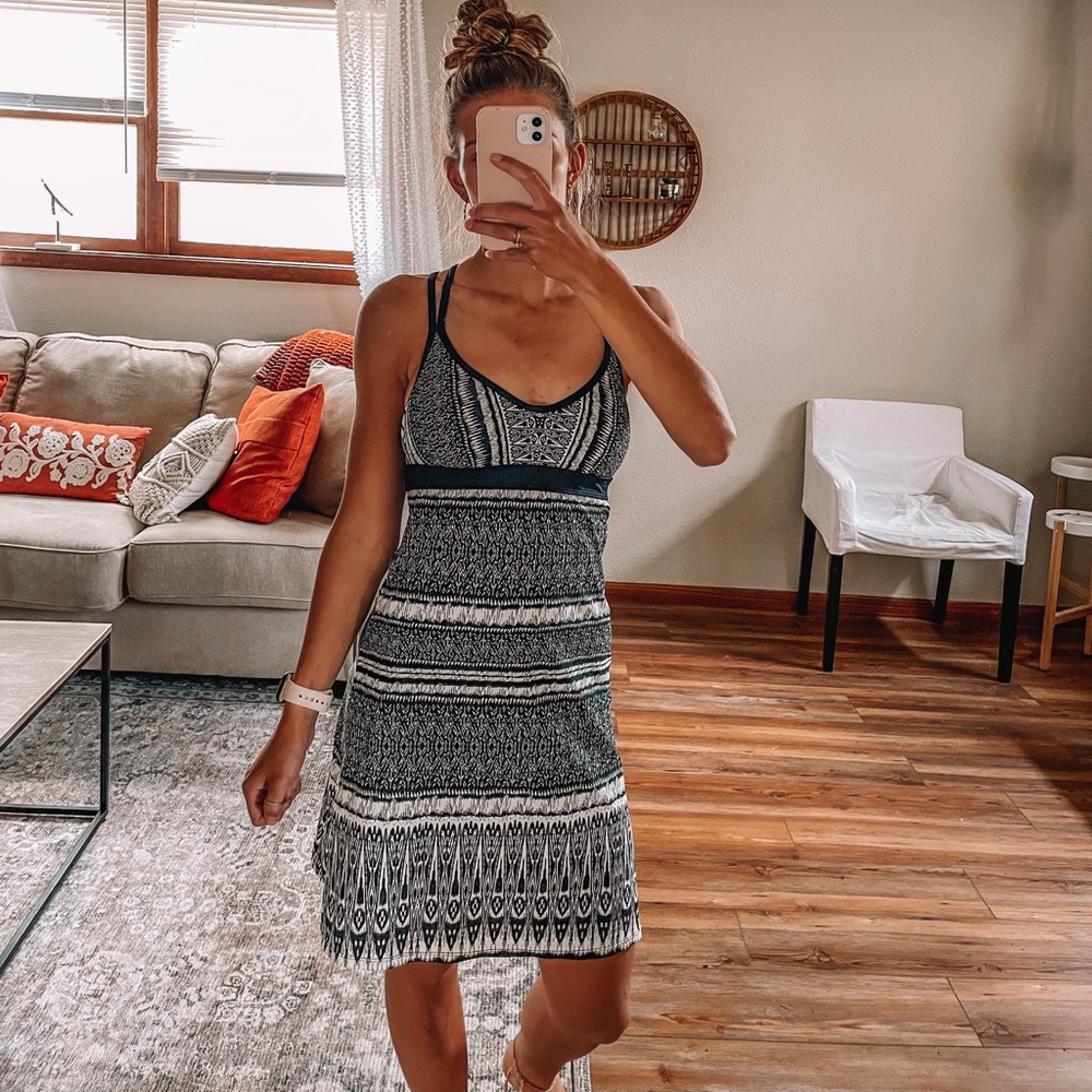 Athleta tribal workout dress with built in bra